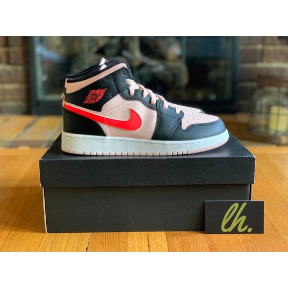 Size 6.5y Air Jordan 1 Mid "Atmosphere" - Picture 3 of 5